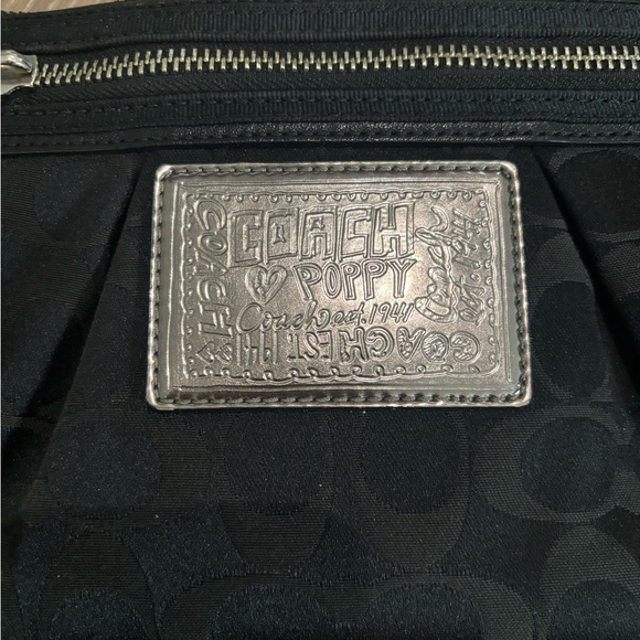 Coach Poppy Signature crossbody swing pack in black - Picture 6 of 8